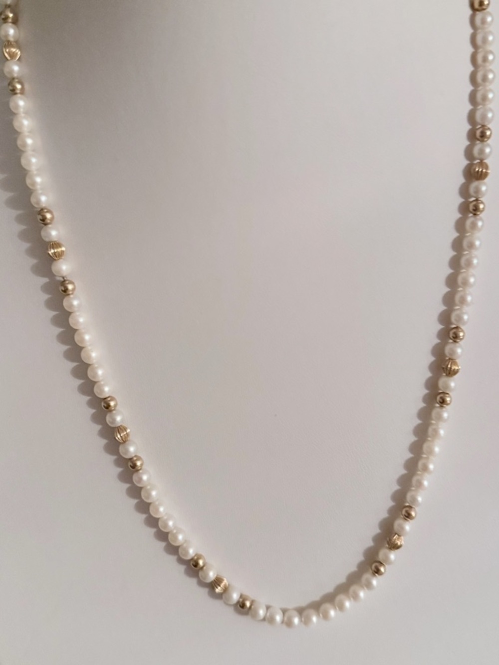 Classic Pearl necklace w/ Gold Beads - Picture 10 of 16